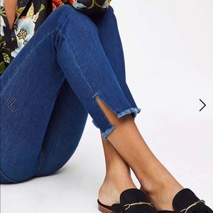 NWOT, LOFT Modern Slit Frayed Skinny Jeans